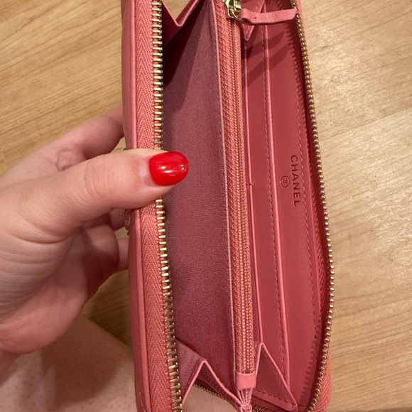 CHANEL 19 Pink Quilted Zip Around Wallet with Gold Logo- authentic! Like new! - Picture 7 of 11